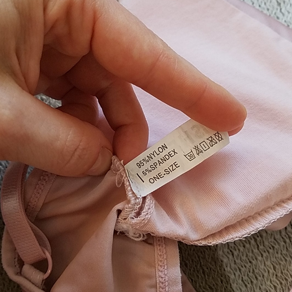 ❌SOLD❌Blush Pink Twist Front Bralette - Picture 4 of 4